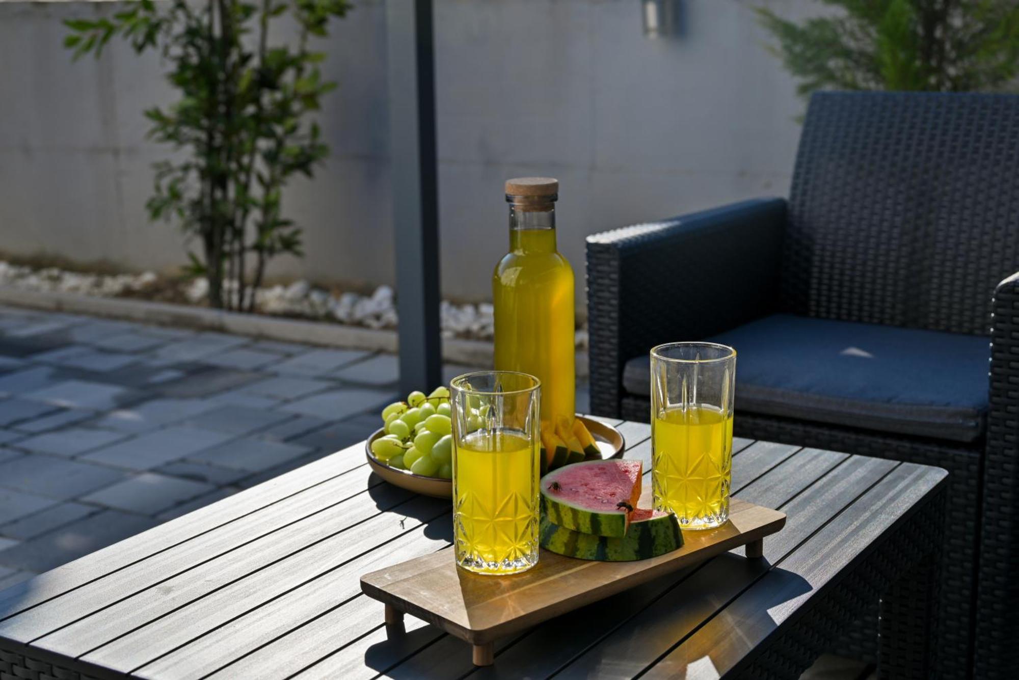 Luxury Apartment With Garden Jacuzzi And Wellness Trogir Exterior foto