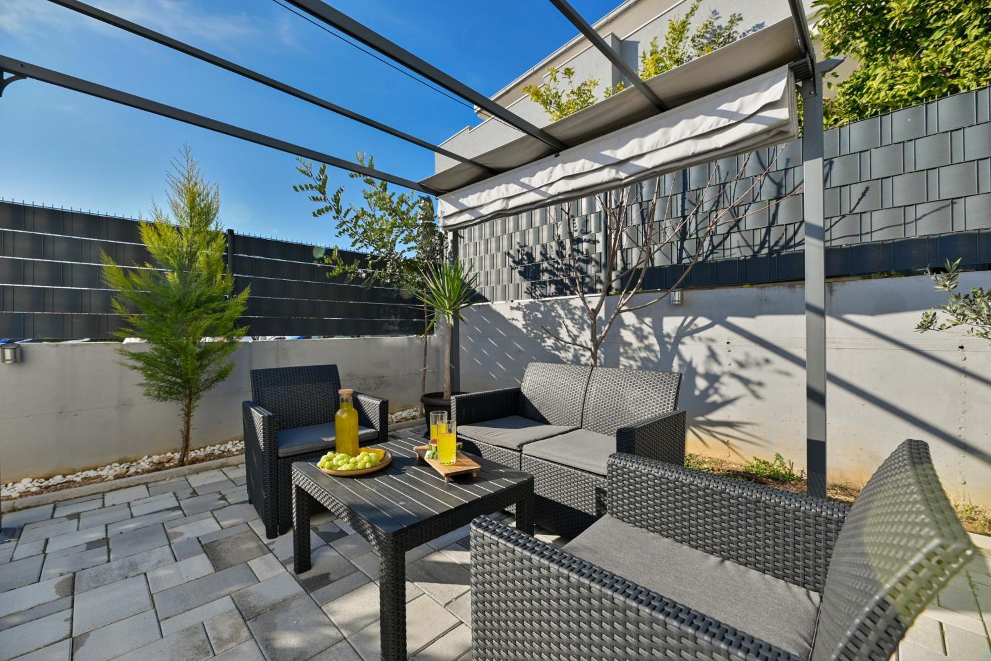Luxury Apartment With Garden Jacuzzi And Wellness Trogir Exterior foto