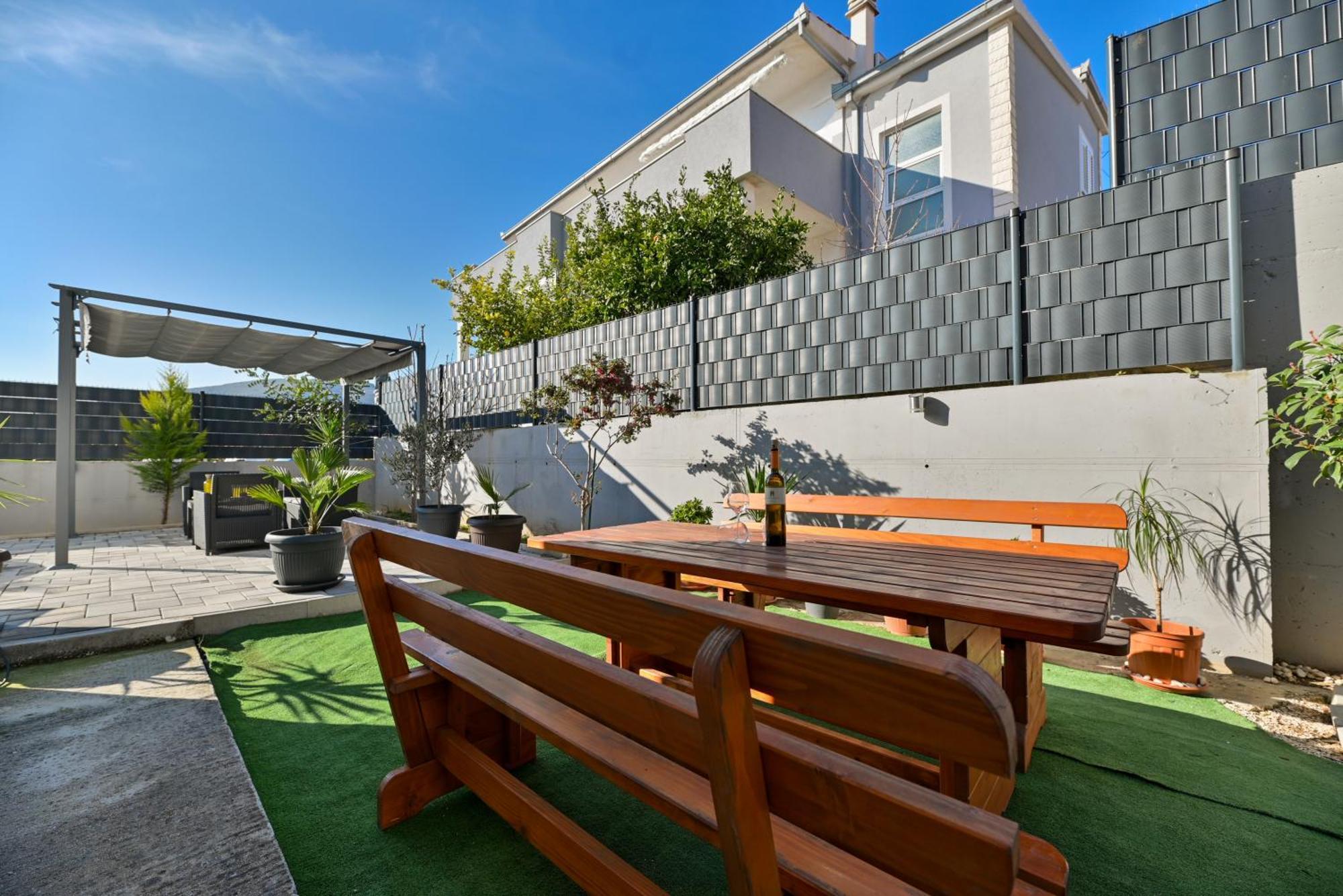 Luxury Apartment With Garden Jacuzzi And Wellness Trogir Exterior foto