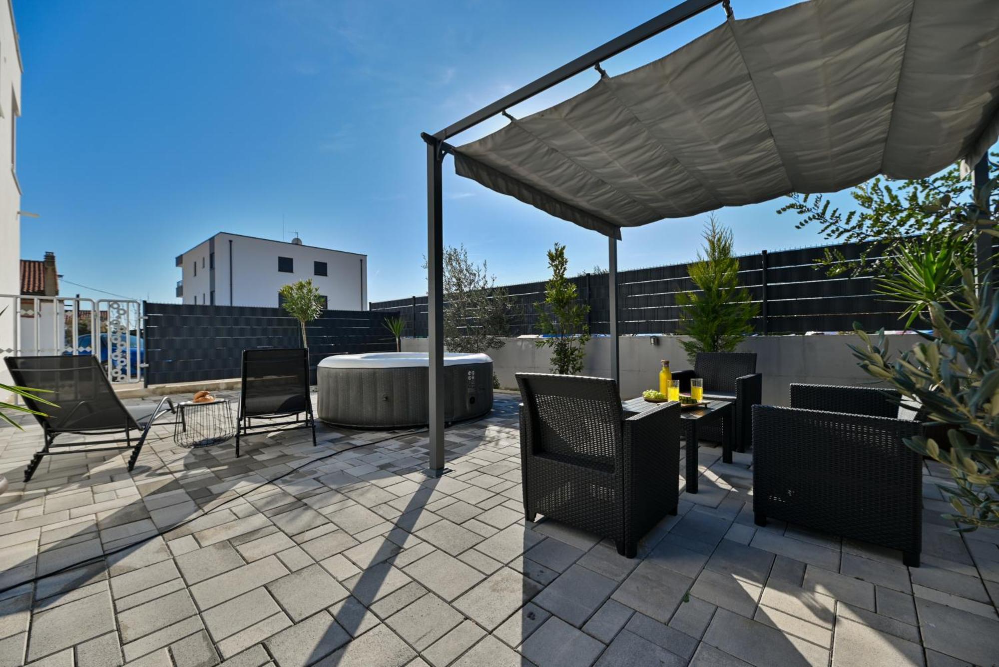 Luxury Apartment With Garden Jacuzzi And Wellness Trogir Exterior foto
