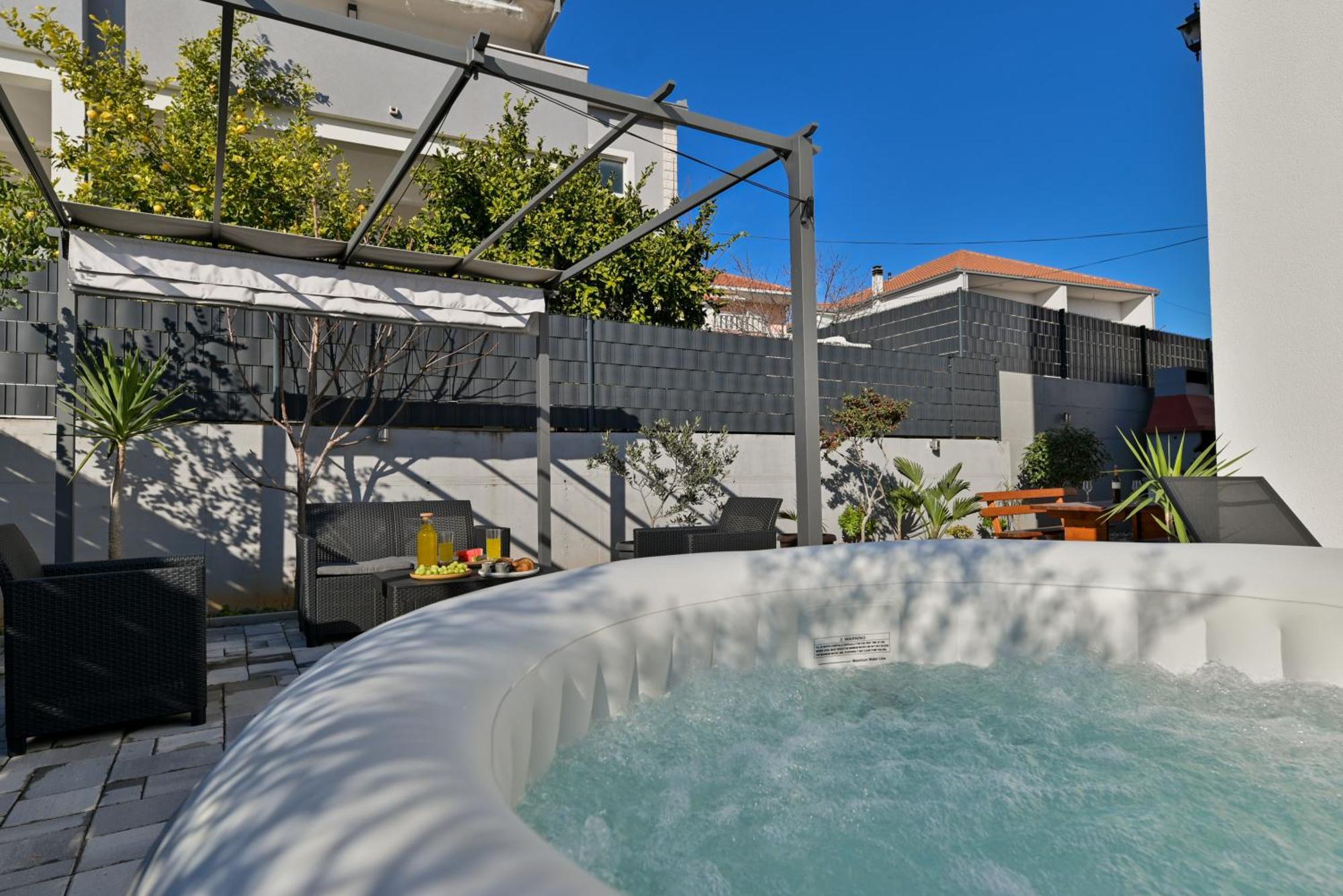Luxury Apartment With Garden Jacuzzi And Wellness Trogir Exterior foto
