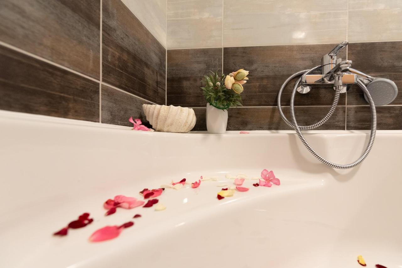 Luxury Apartment With Garden Jacuzzi And Wellness Trogir Exterior foto